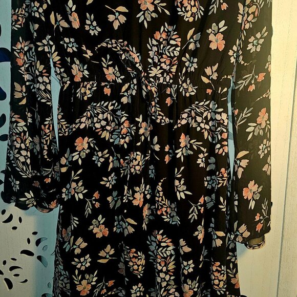 Romantic Floral Lovestitch long sleeve dress size medium - Picture 6 of 6